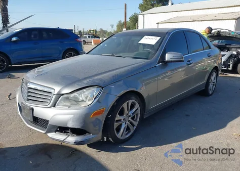 2013 Mercedes-Benz C 250 Luxury из США, поврежденный, VIN WDDGF4HB0DR281864